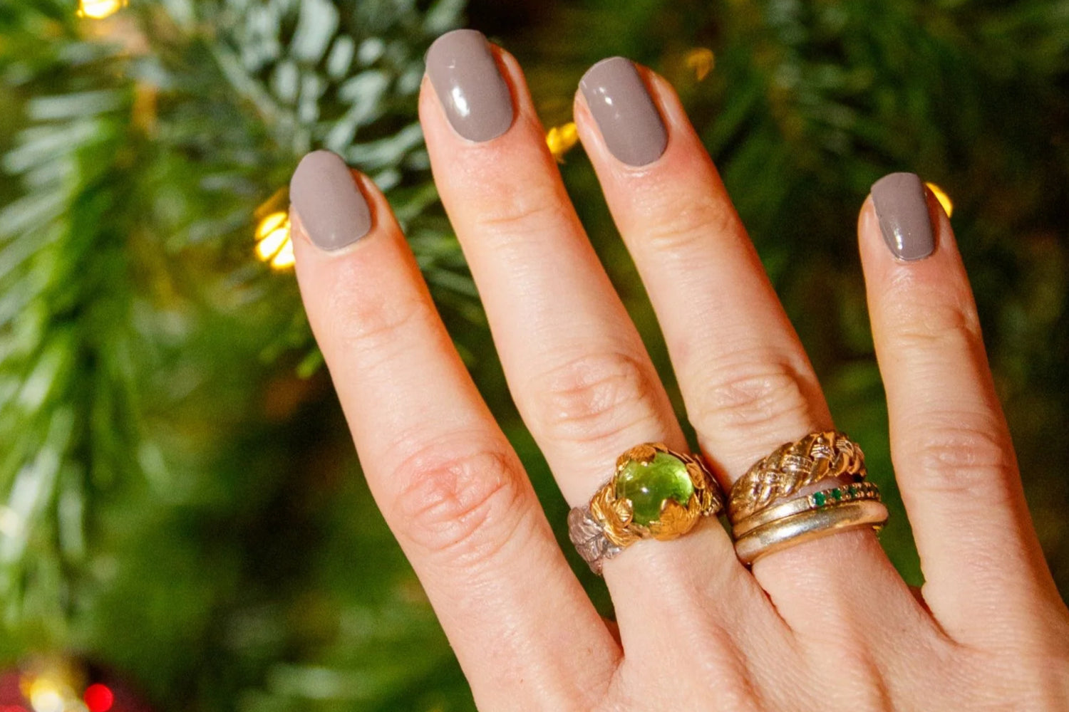 Christmas Nails 2024: These 10 Colors Are Perfect for the Festive Season!