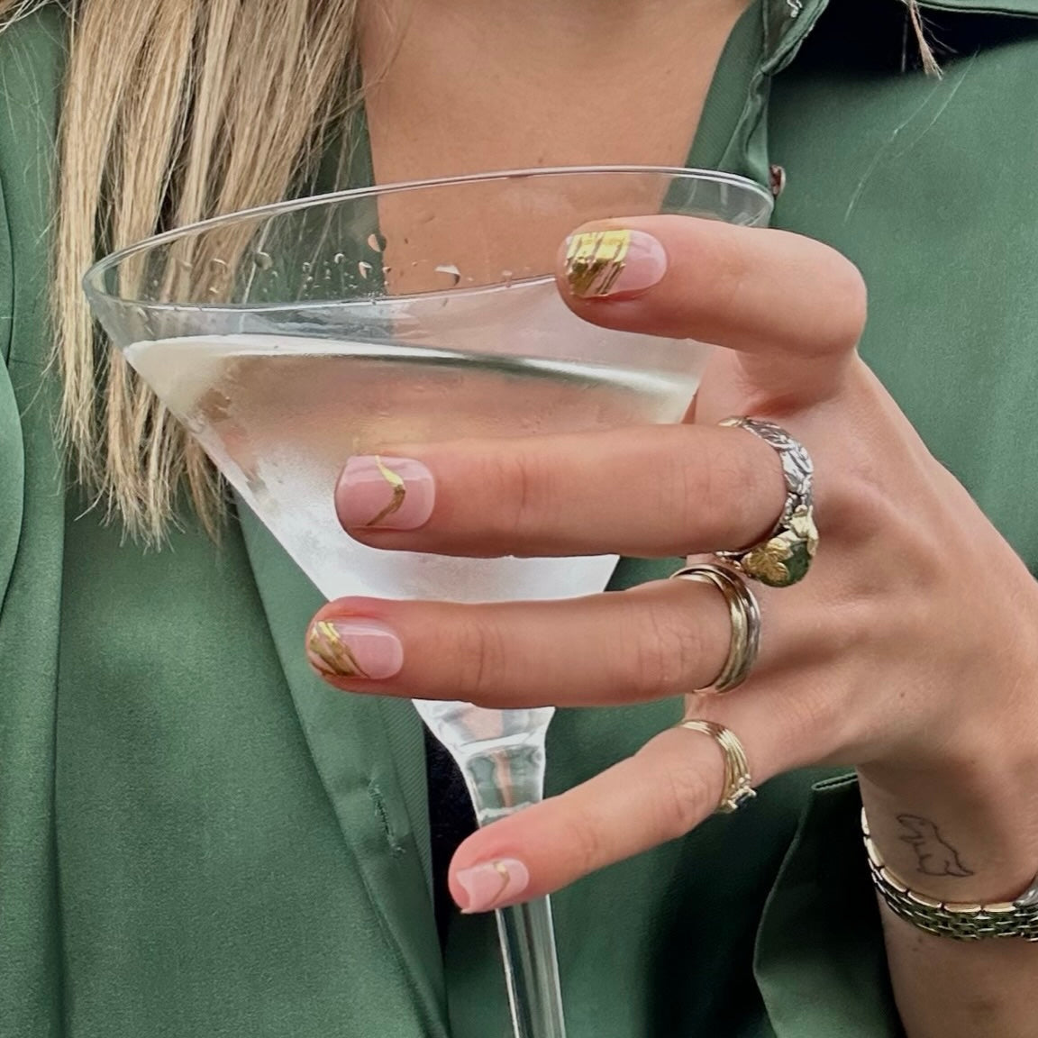 Golden Glamour Maniac Nails Golden Manicure martini glass