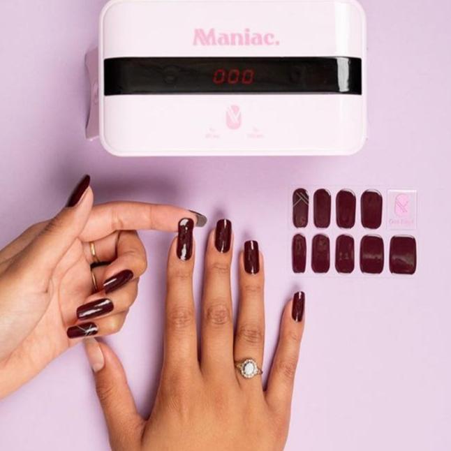 Posey Purple design van Maniac Nails application