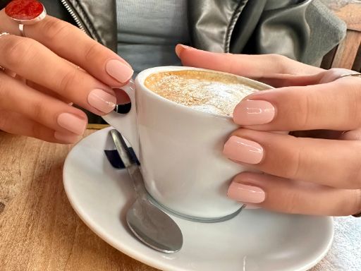 Blushy Neutral Maniac Nails Manicure coffee