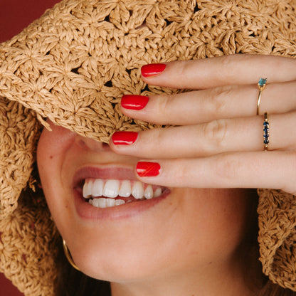 Coco's Obsession rode nagels met een gezicht die lacht