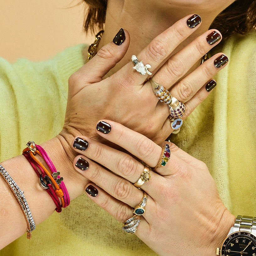 Twisted Polka by Carolien Spoor Maniac Nails brown gold rings