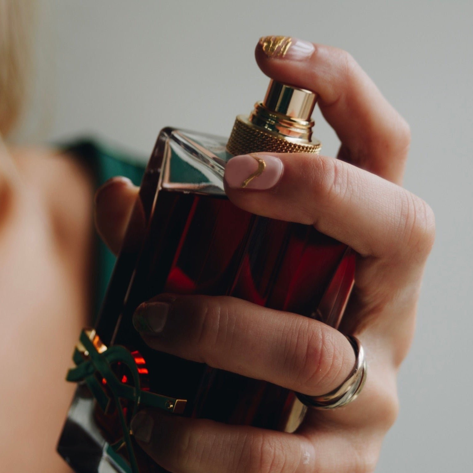 Golden Glamour Maniac Nails Golden Manicure YSL parfum