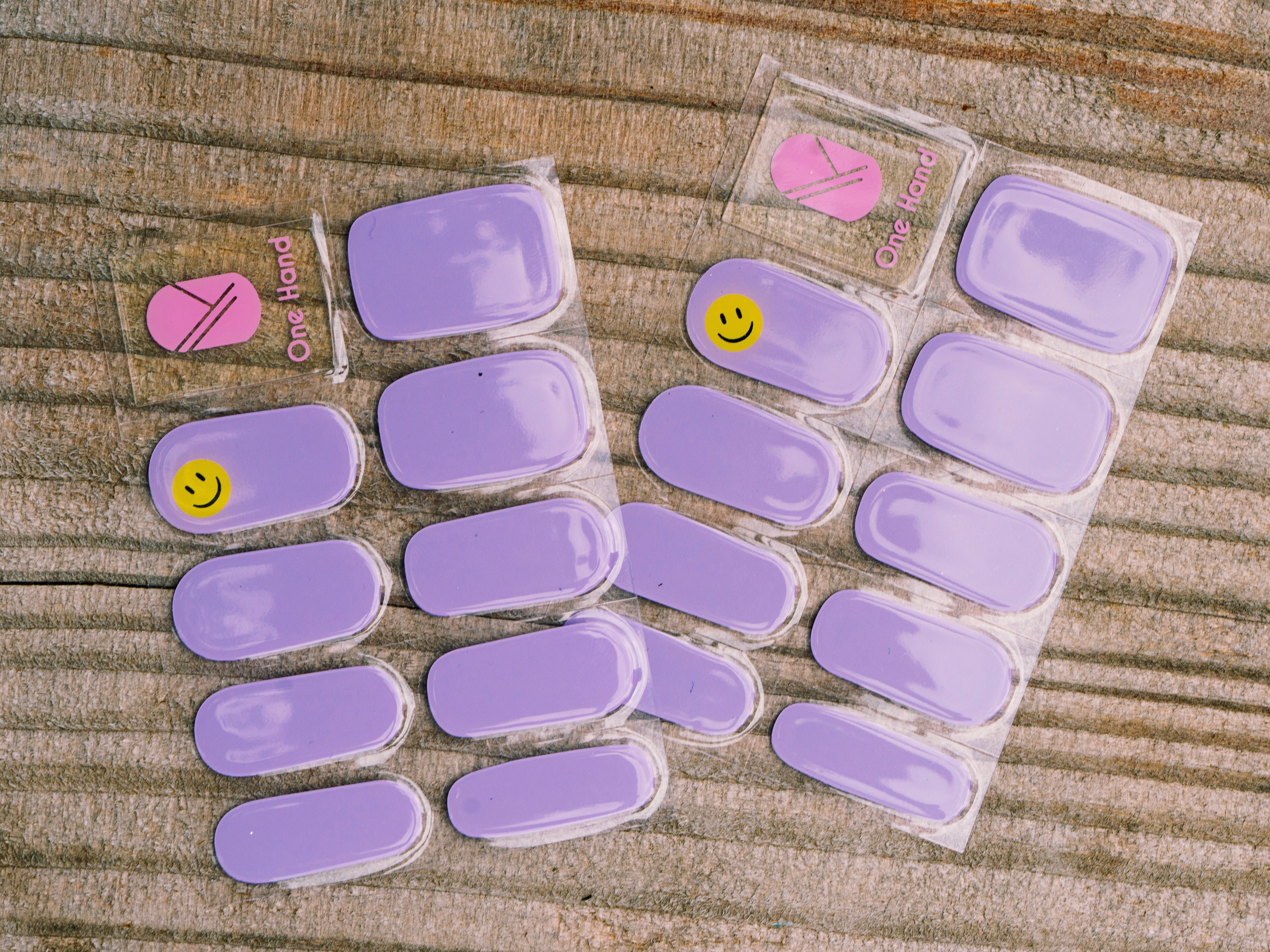 Happy Dance by Geraldine Kemper Maniac Nails gellak stickers Manicure Nailart Purple