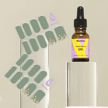 Picture of the Maniac starterset with green Maniac gel polish stickers designed by JAN magazine