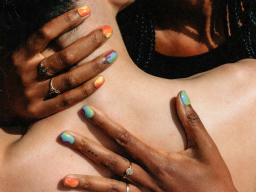 Maniac Nails Goes Pride Mandy Woelkens LHBTIQ+ Nail Art Manicure colorful gellak stickers
