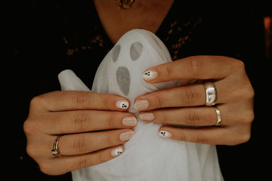 Halloween nail art by Maniac nails with hands holding a ghost