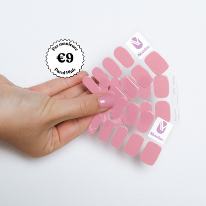 Stickervel Parul Pink gel nail strips in de hand - Maniac Nails