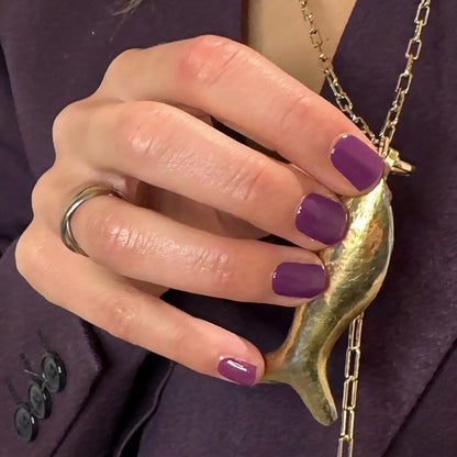 Paulette Purple gel nail strips met gouden accessoire - Maniac Nails