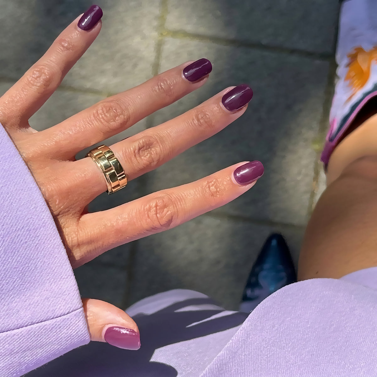 Paulette Purple manicure met gel nail strips - Maniac Nails