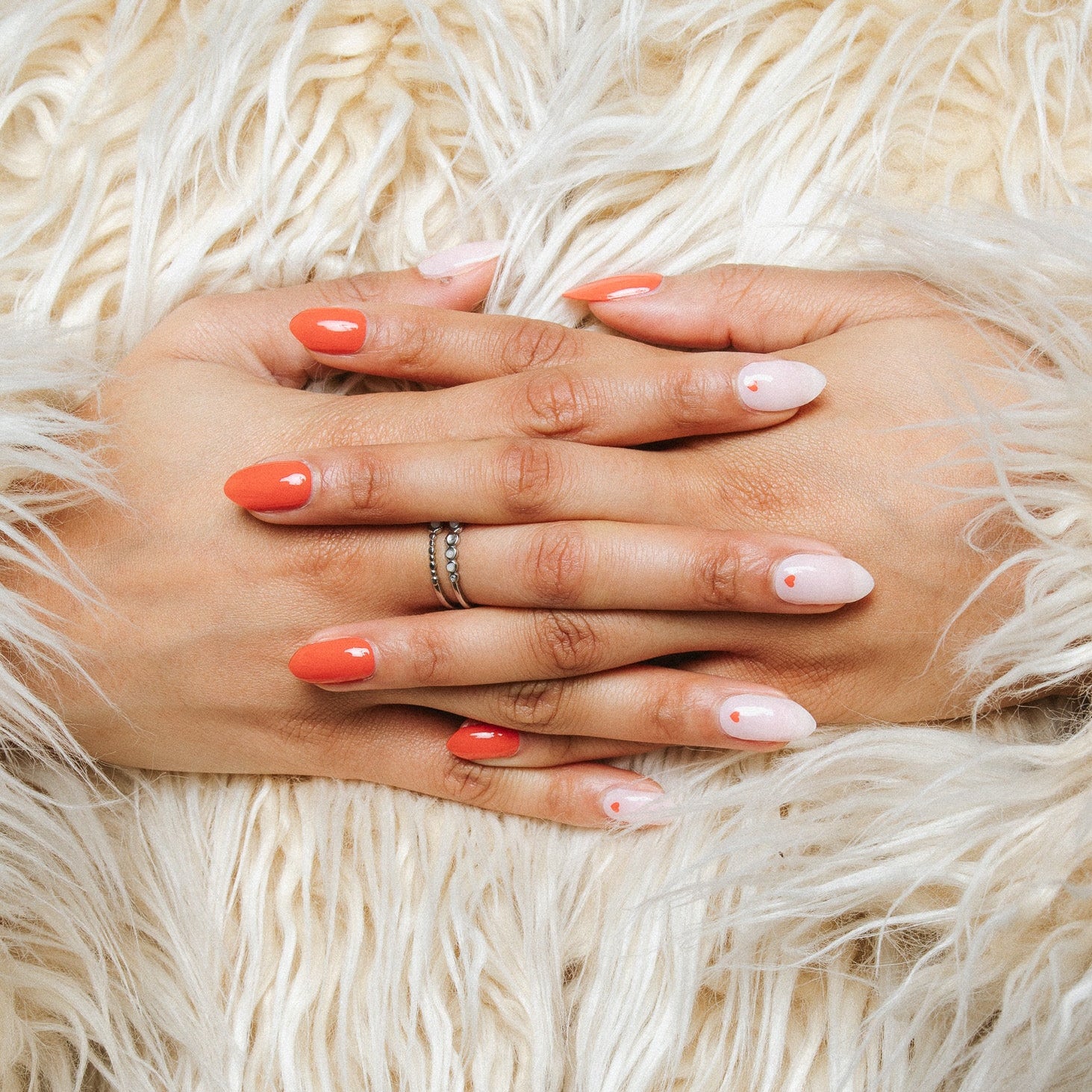 Pinky Promise by &C Maniac Nails Gellak Stickers 2 Manicures Blond Fur Coat