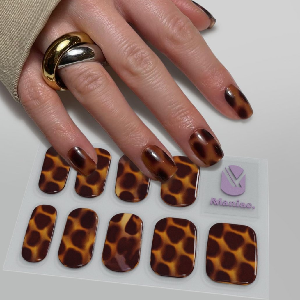 Turtle Anouk Maniac nail wrap bruine nagels