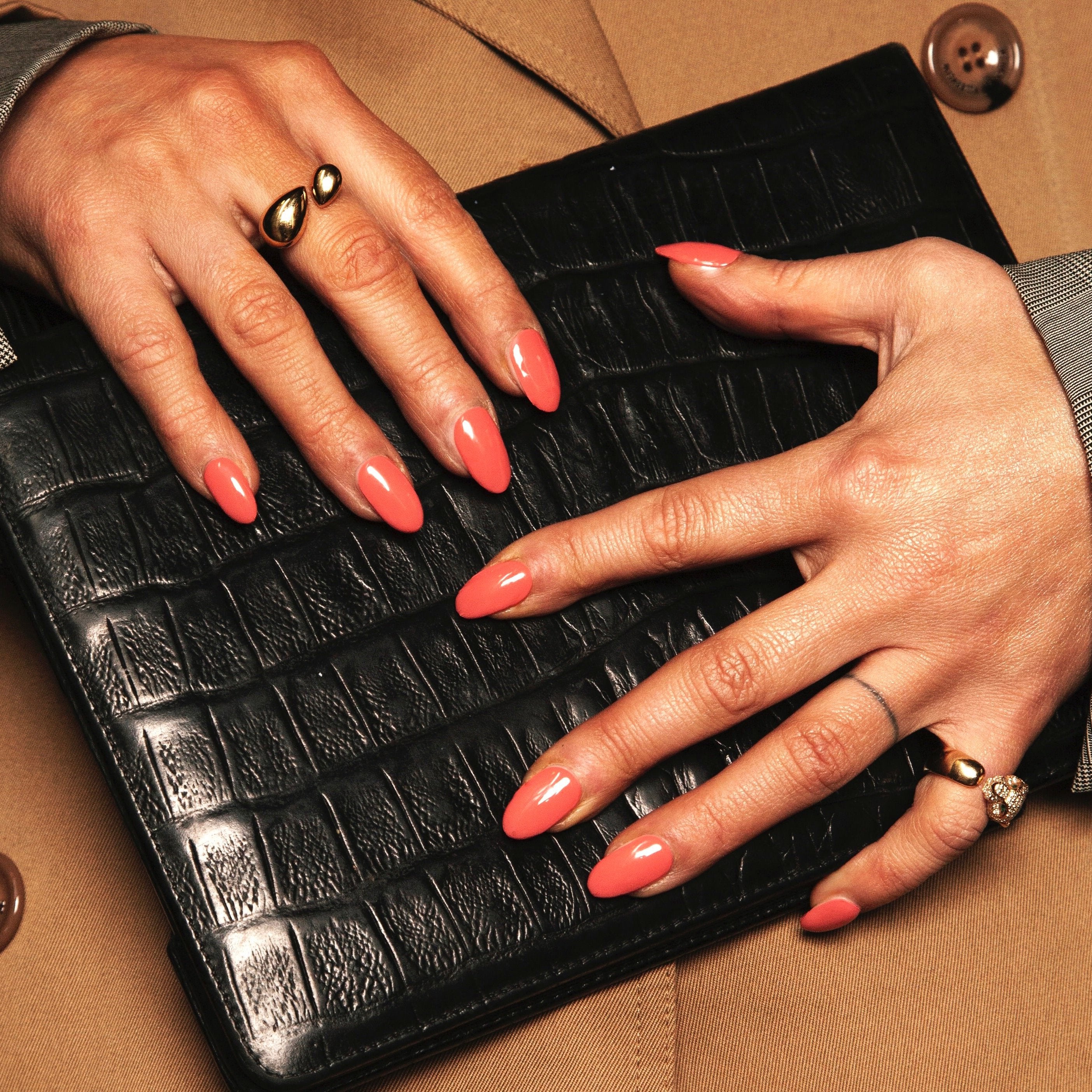 Vibrant Lobster by Olcay Gulsen Maniac Nails gellak sticker solid Pink Orange Manicure Purse black