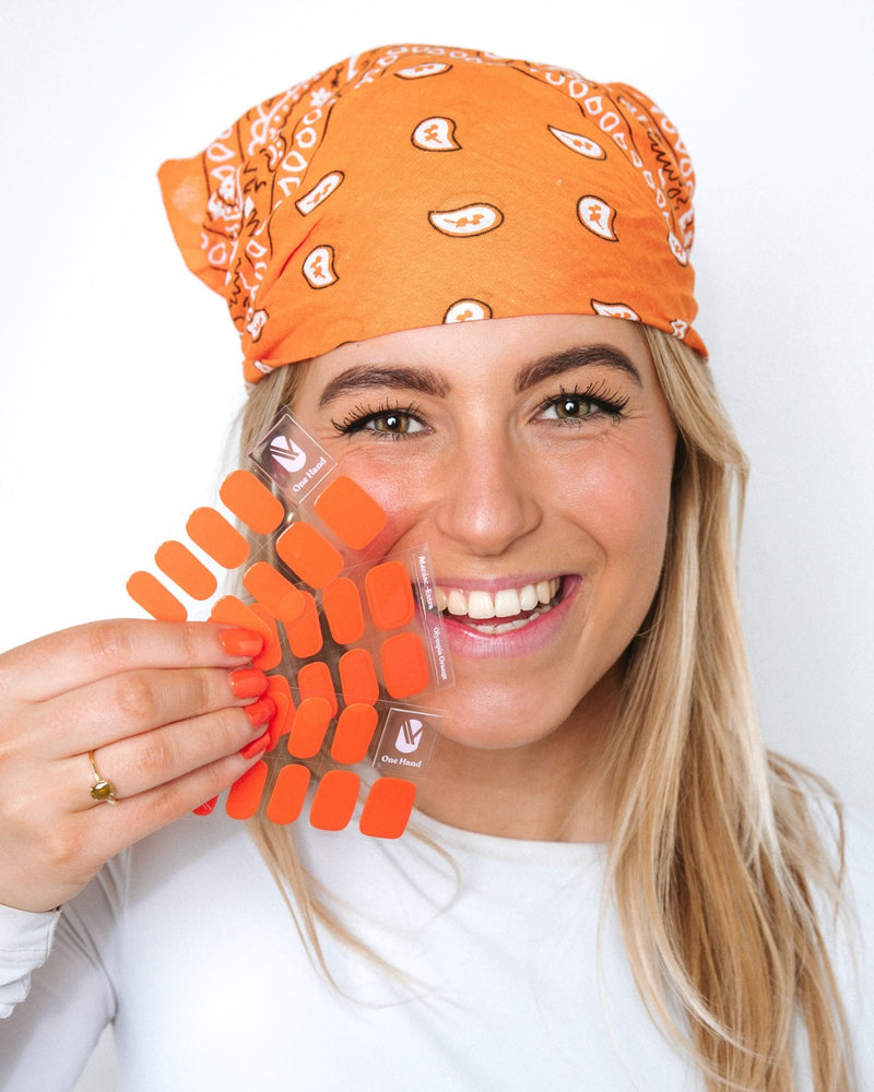 Heel Nederland kleurt oranje, en Olympia Orange shop je nu voor maar €12! 🧡

Je shirt, je vlaggetjes en je buurman die ineens bondscoach is. Tijd om ook je nagels mee te laten juichen.

Met Olympia Orange ben je helemaal klaar voor de wedstrijd. 🧡🇳🇱

Scoor jouw favoriete oranje manicure en support in stijl!