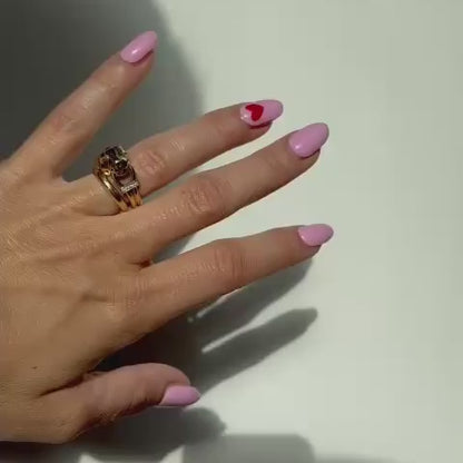 Suki Love Nails by Lizzy van der Ligt