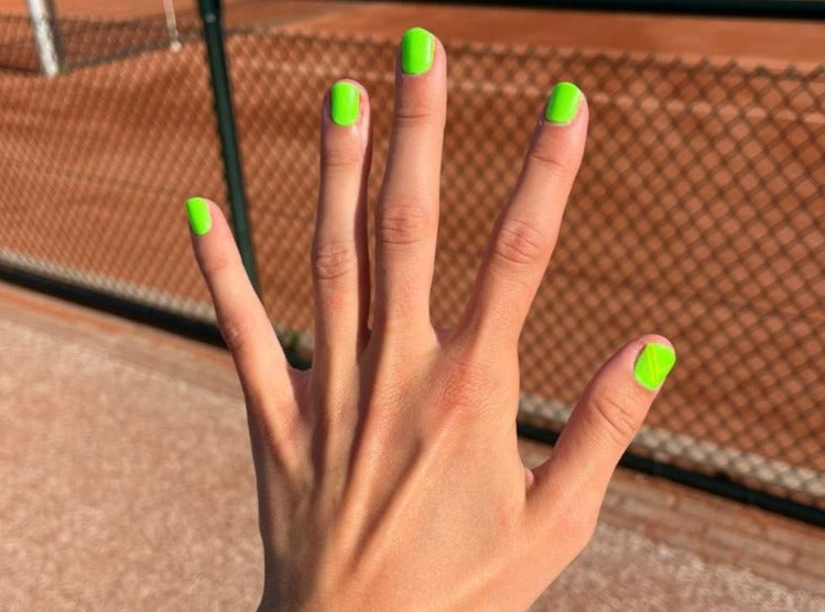 Georgia Green Maniac Nails Gellak Stickers Neon Green Manicure tenniscourt