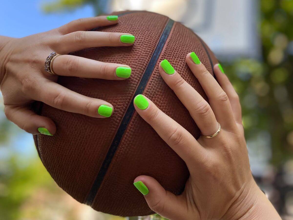 Georgia Green Maniac Nails Gellak Stickers Neon Green Manicure basket ball